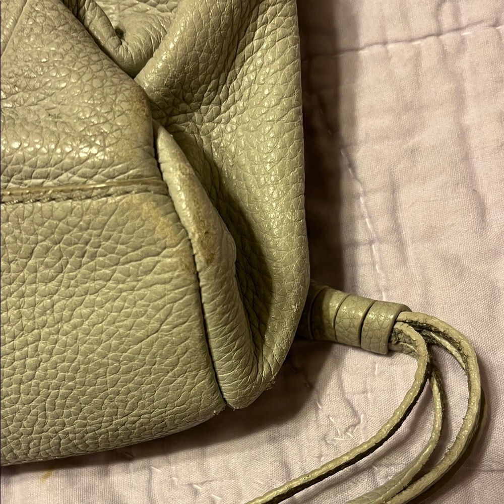 Elizabeth and James Elegant Cream Leather Handbag - Picture 7 of 10